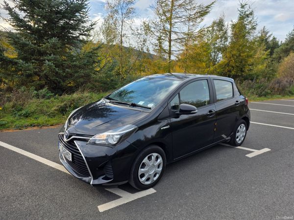Toyota Yaris Hatchback, Petrol Hybrid, 2017, Black
