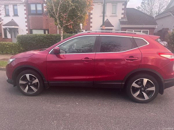 Nissan Qashqai SUV, Petrol, 2017, Red