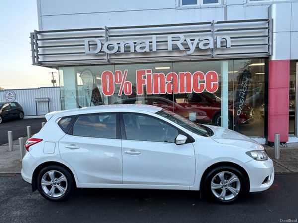 Nissan Pulsar Hatchback, Petrol, 2015, White