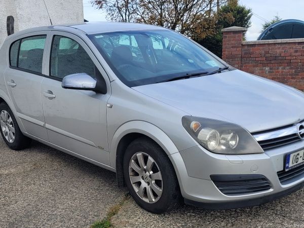 Opel Astra Hatchback, Petrol, 2006, Silver