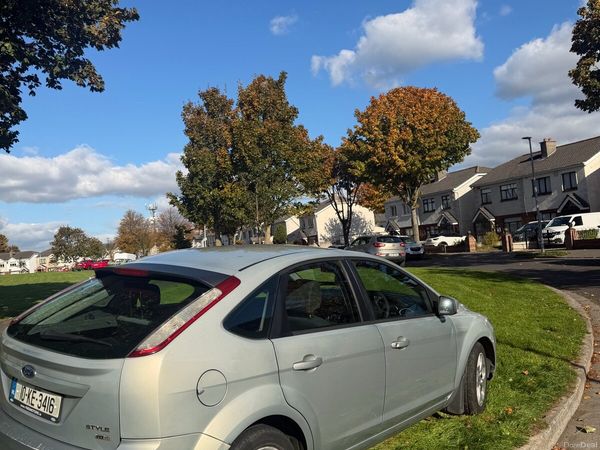 Ford Focus Hatchback, Diesel, 2010, Gold