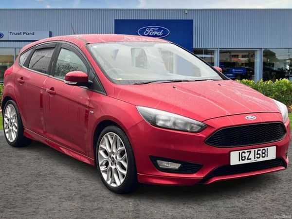 Ford Focus Hatchback, Petrol, 2017, Red