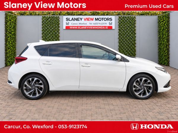Toyota Auris Hatchback, Diesel, 2015, White