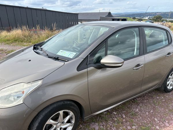 Peugeot 208 Hatchback, Petrol, 2014, Grey