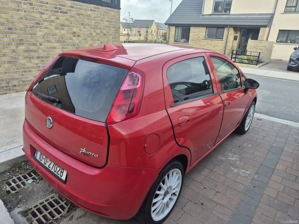 Fiat Punto Hatchback, Petrol, 2010, Red