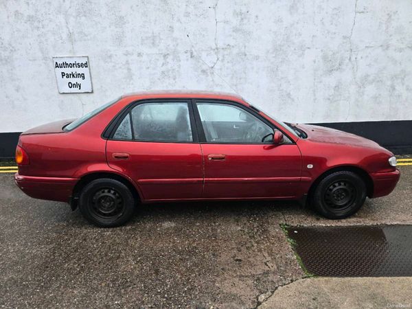 Toyota Corolla Saloon, Petrol, 2000, Red