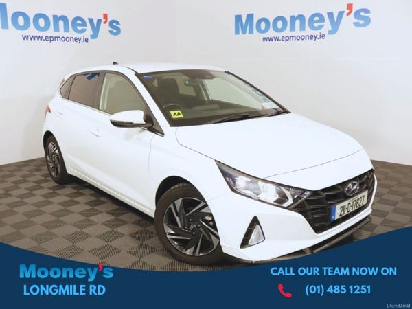 Hyundai i20 Hatchback, Petrol, 2021, White