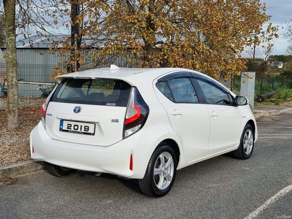 Toyota Aqua Hatchback, Petrol Hybrid, 2019, White