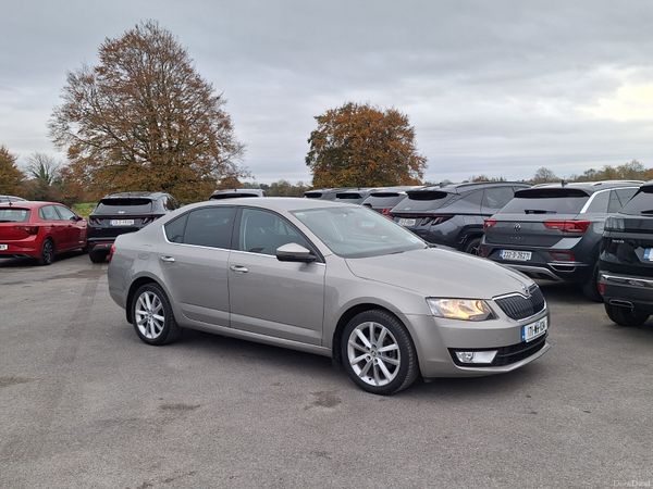 Skoda Octavia Saloon, Diesel, 2017, Brown