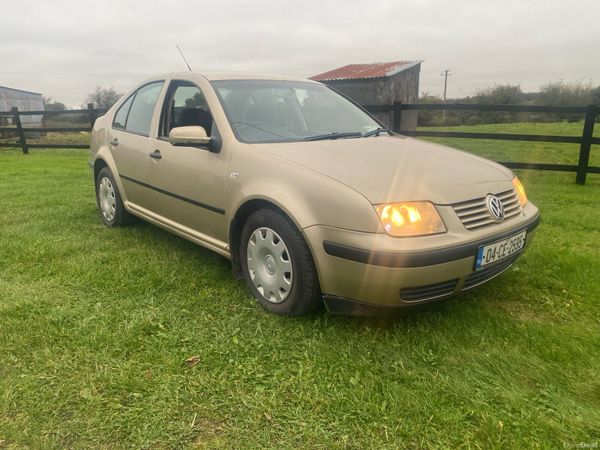 Volkswagen Bora Saloon, Diesel, 2004, Gold