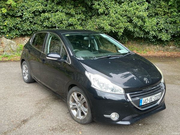 Peugeot 208 Hatchback, Petrol, 2014, Black