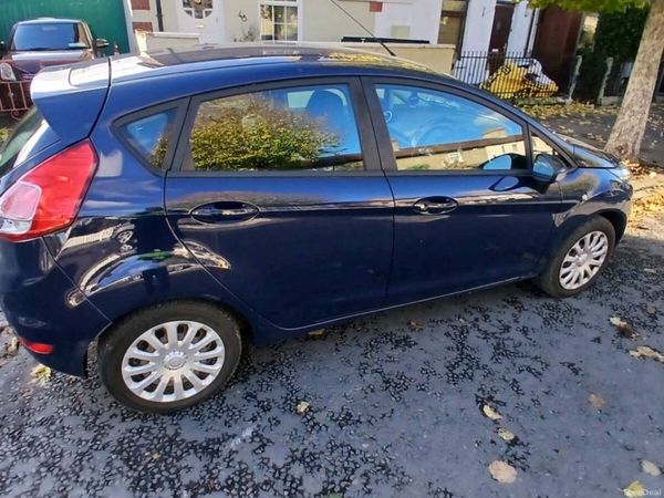 Ford Fiesta Hatchback, Petrol, 2015, Blue