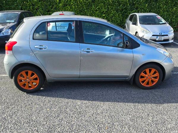 Toyota Yaris Hatchback, Petrol, 2010, Silver