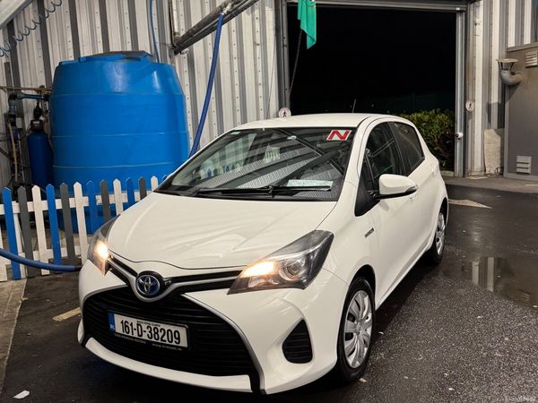 Toyota Yaris Hatchback, Petrol Hybrid, 2016, White