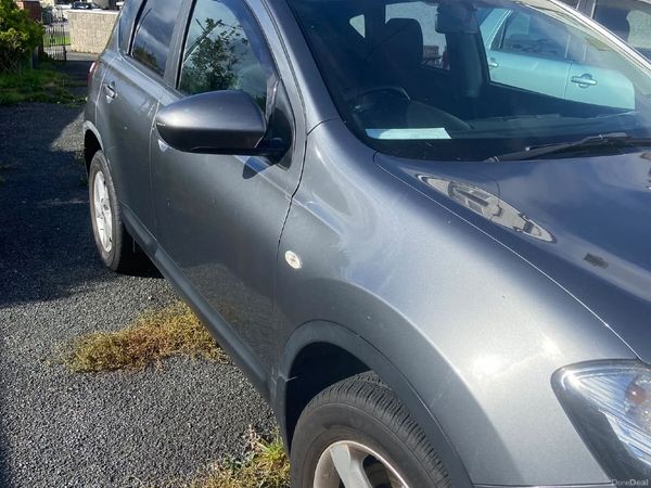 Nissan Qashqai Hatchback, Diesel, 2012, Grey