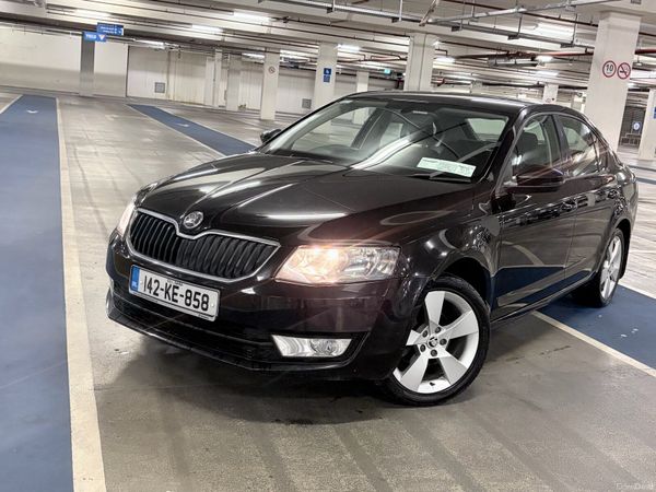 Skoda Octavia Saloon, Diesel, 2014, Black