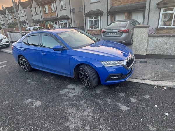Skoda Octavia Saloon, Diesel, 2022, Blue