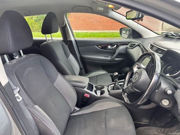 Nissan Qashqai Hatchback, Diesel, 2019, Silver