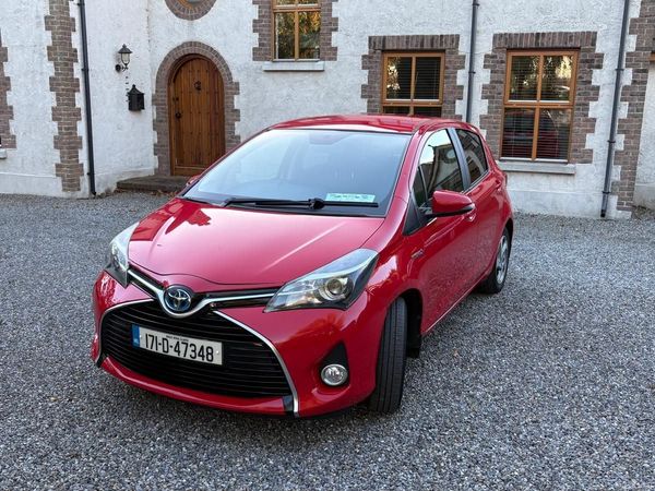 Toyota Yaris Hatchback, Petrol Hybrid, 2017, Red