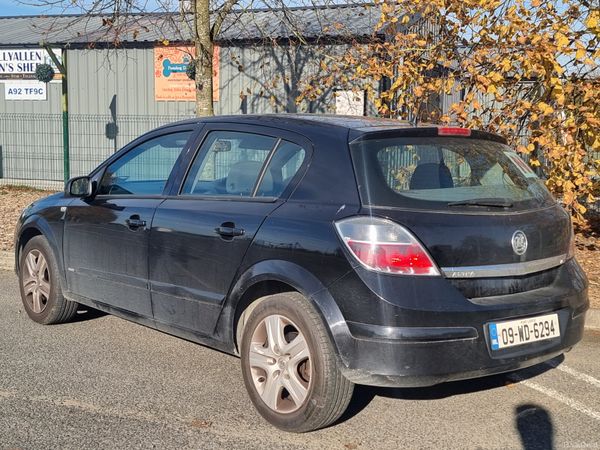 Vauxhall Astra Hatchback, Petrol, 2009, Black