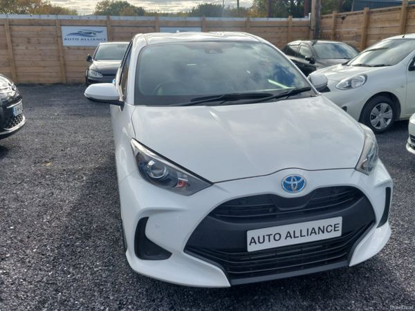 Toyota Yaris Hatchback, Petrol Hybrid, 2024, White