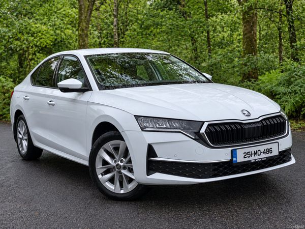 Skoda Octavia Saloon, Diesel, 2025, White