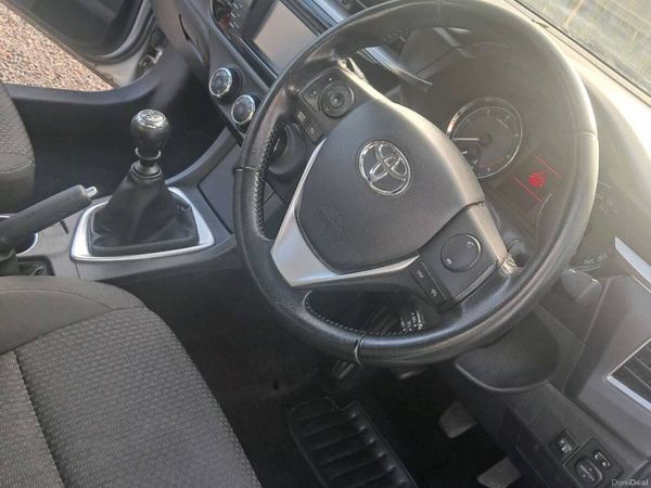 Toyota Corolla Saloon, Diesel, 2017, Grey