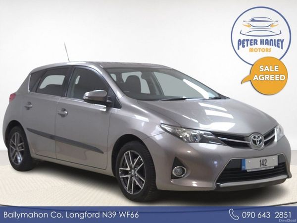 Toyota Auris Hatchback, Petrol, 2014, Gold
