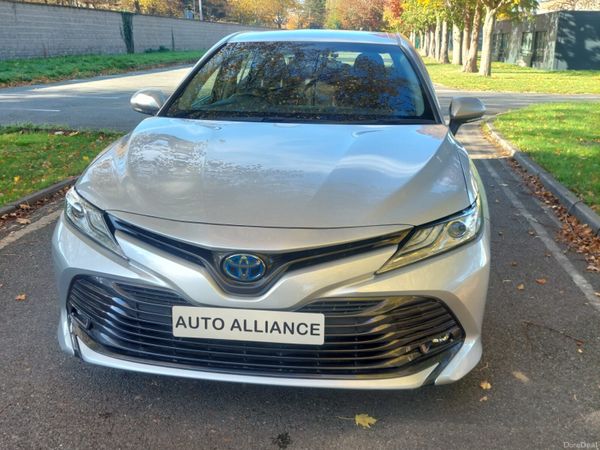 Toyota Camry Saloon, Petrol Hybrid, 2019, Silver