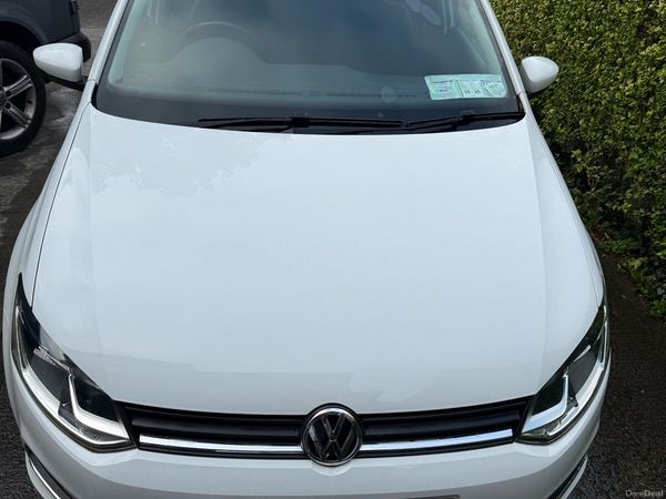 Volkswagen Polo Hatchback, Petrol, 2015, White