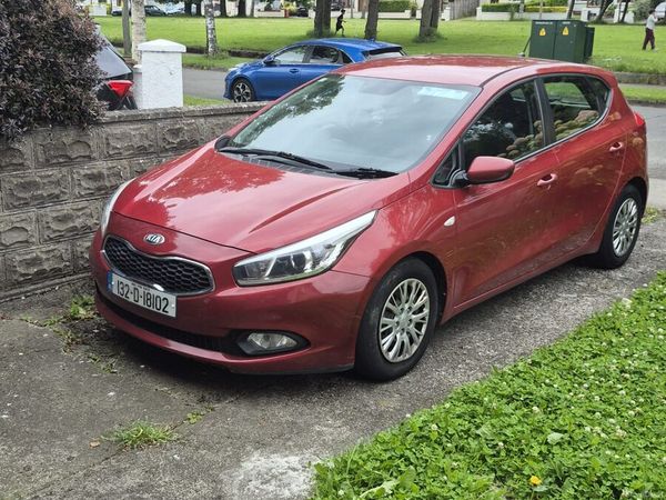 Kia Ceed Hatchback, Diesel, 2013, Red
