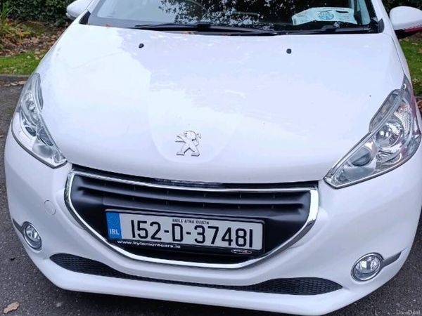 Peugeot 208 Hatchback, Petrol, 2015, White