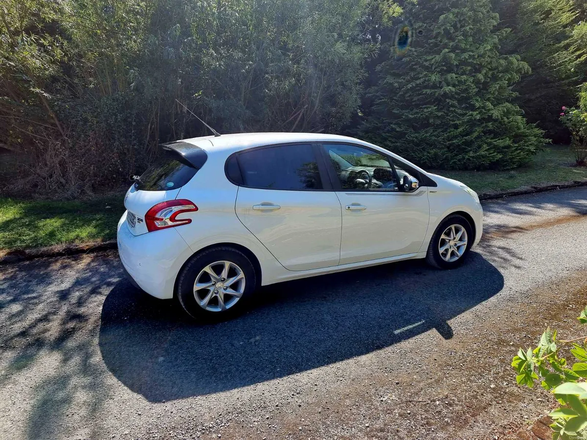 14 Peugeot 208, 1.2 AUTOMATIC - Image 2