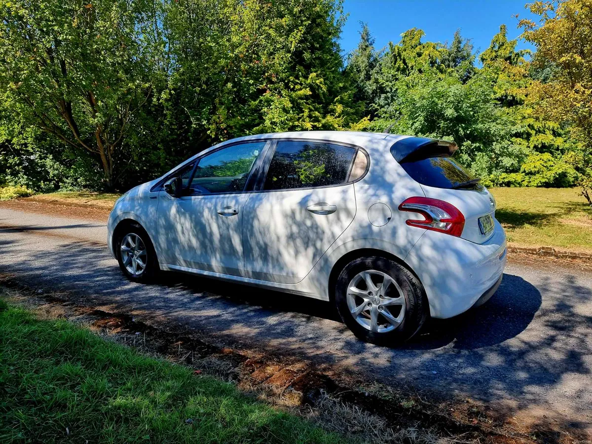 14 Peugeot 208, 1.2 AUTOMATIC - Image 3