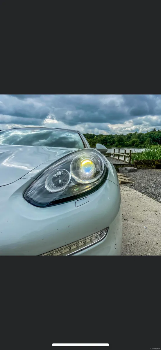 Stunning porsche panamera hybrid - Image 4