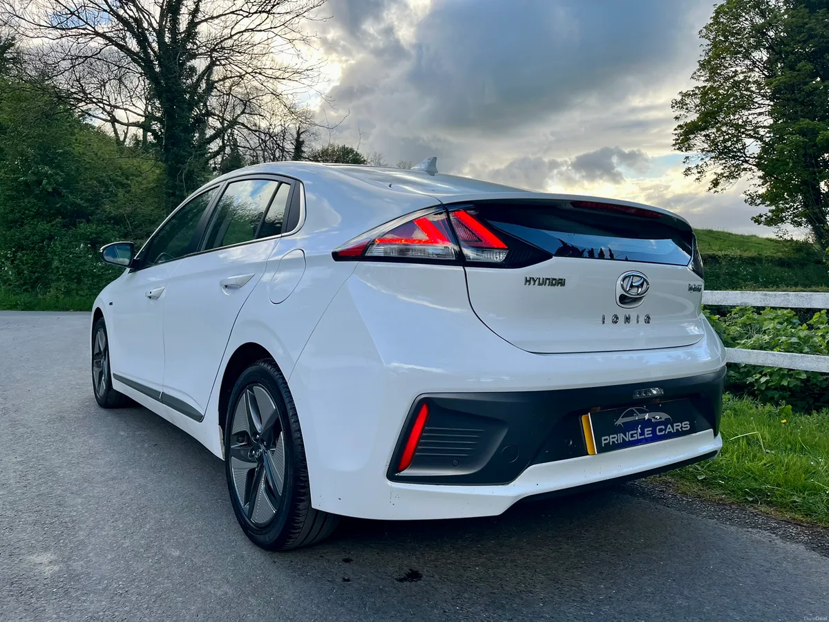 Like new condition !! Hybrid hyundia ioniq - Image 4