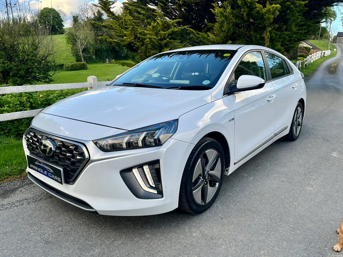 Like new condition !! Hybrid hyundia ioniq - Image 5