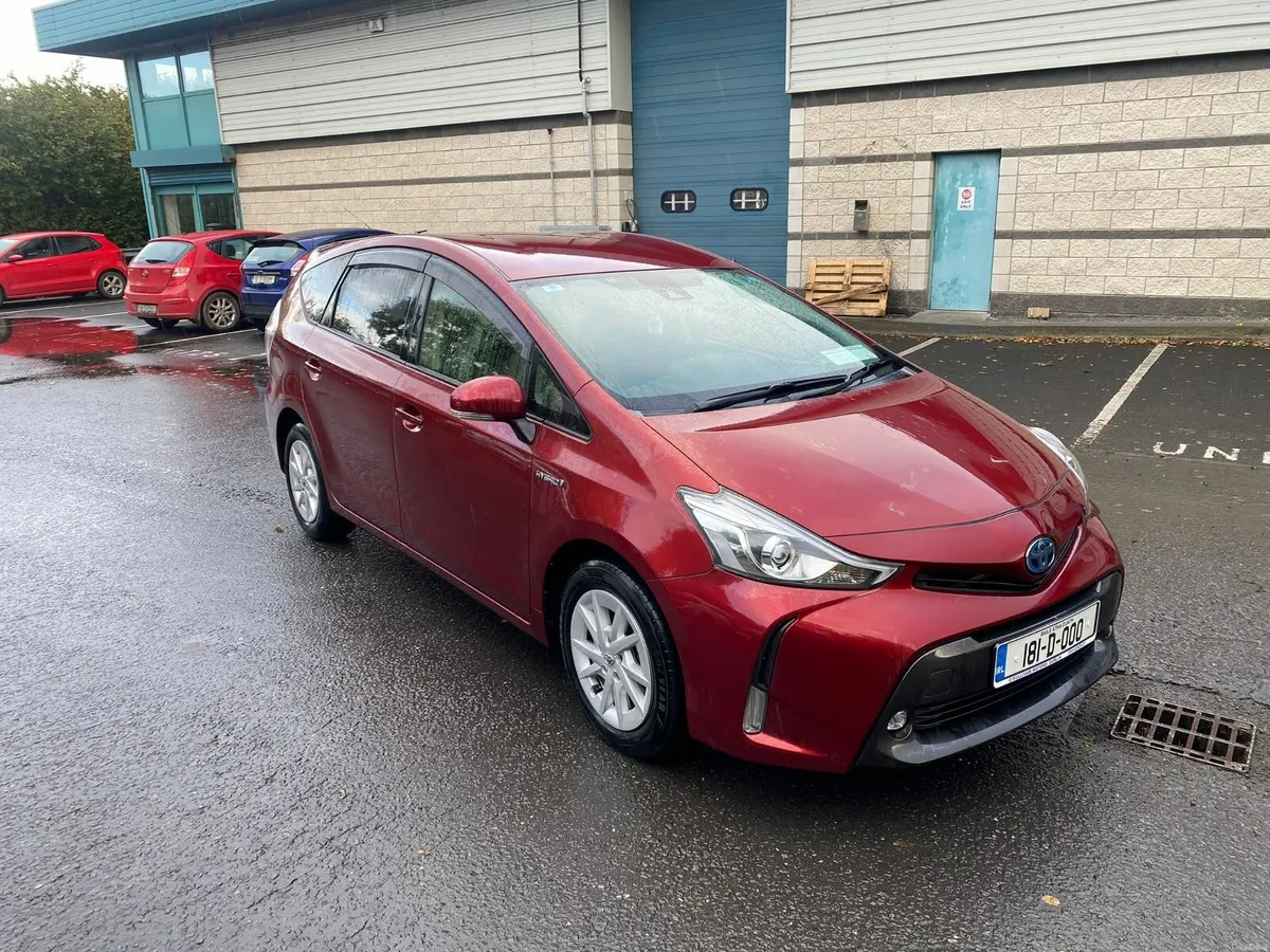 Toyota Prius Alpha / 7 Seater / 2018 / Auto / - Image 4