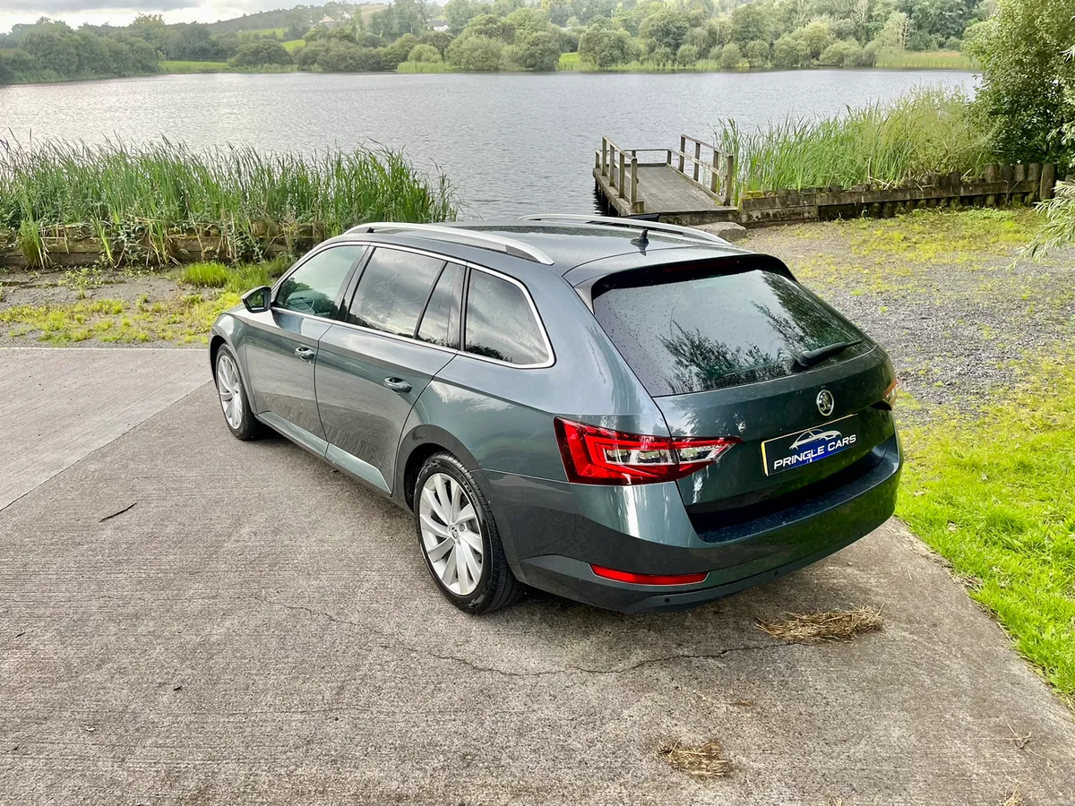 Showroom condition top of the range superb - Image 5