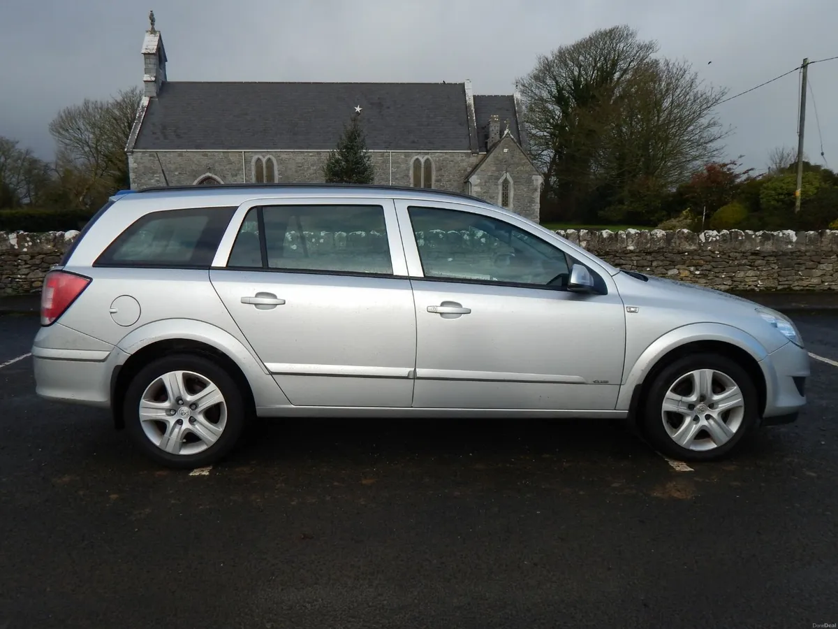 2009 Vauxhall Astra Estate 1.3d NCT 08/26 low kms - Image 2