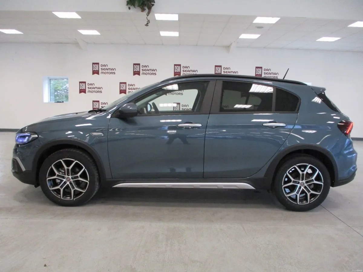 Fiat Tipo CROSS 1.5 HYBRID AUTO-NEW 252 OFFERS - Image 1