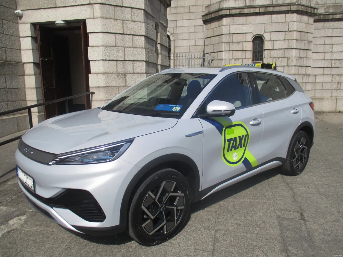 2025 BYD ATTO 3 COMFORT 60 KW / TAXI GRANT - Image 5