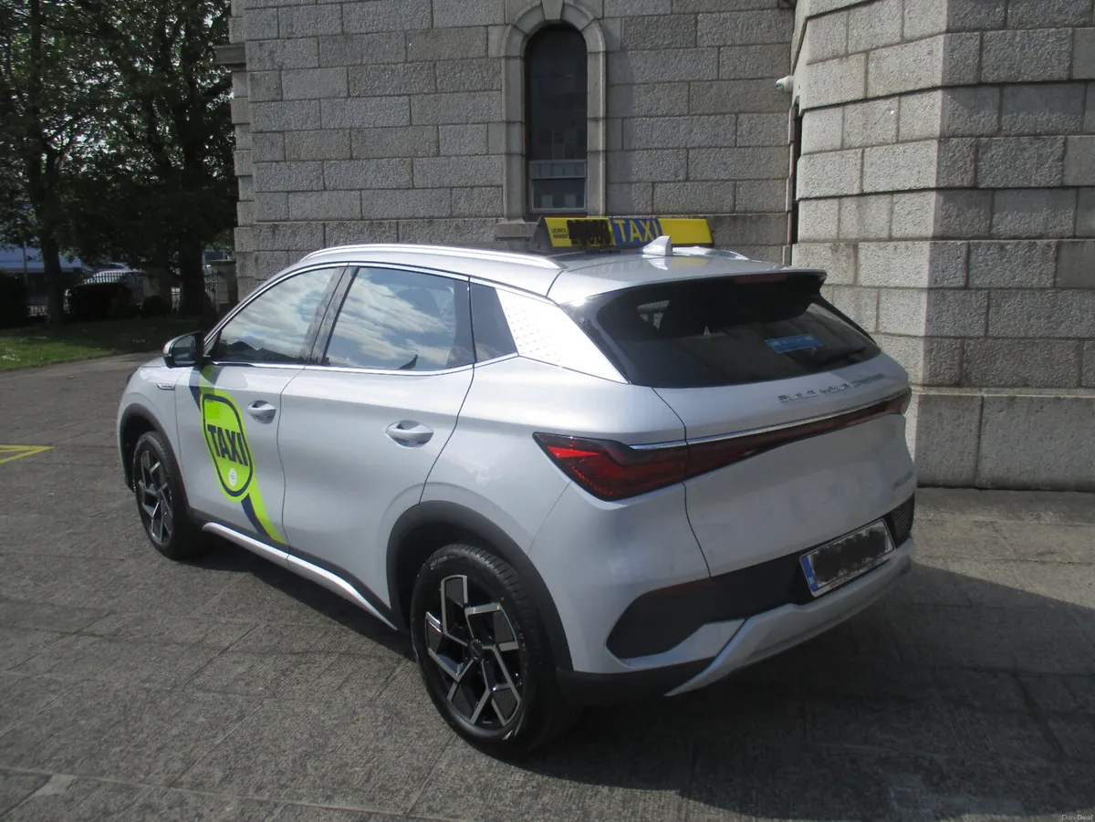 2025 BYD ATTO 3 COMFORT 60 KW / TAXI GRANT - Image 3