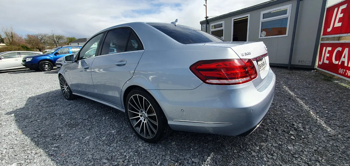 151 Mercedes-Benz E-Class Hybrid - Image 6