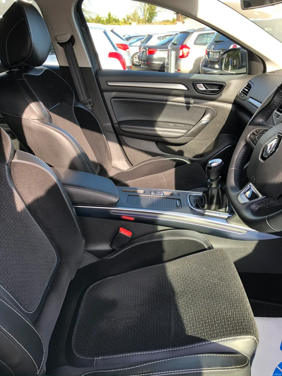 2017 Renault Megane 1.5 Dynamique Nav 5dr - Image 5