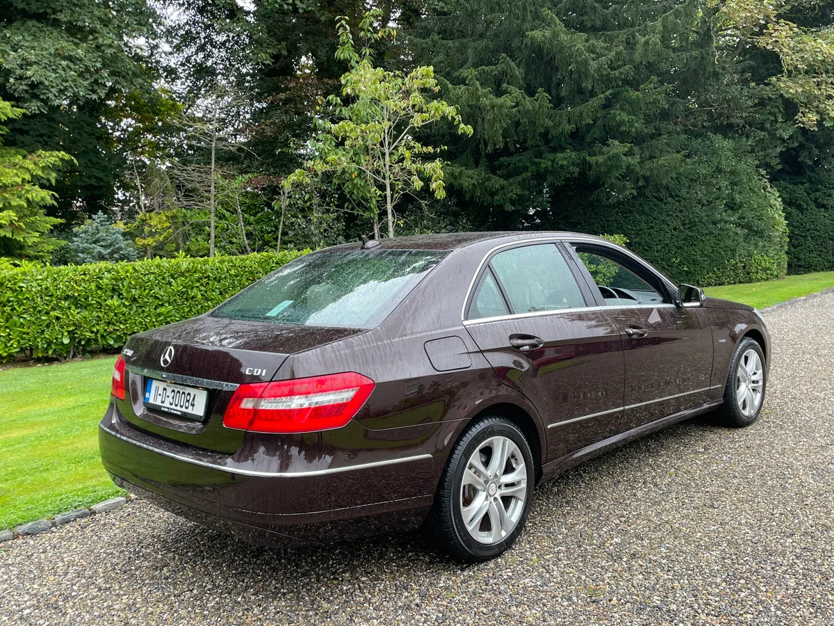Mercedes Benz E200 CDI Automatic Avantgarde 2011 - Image 3
