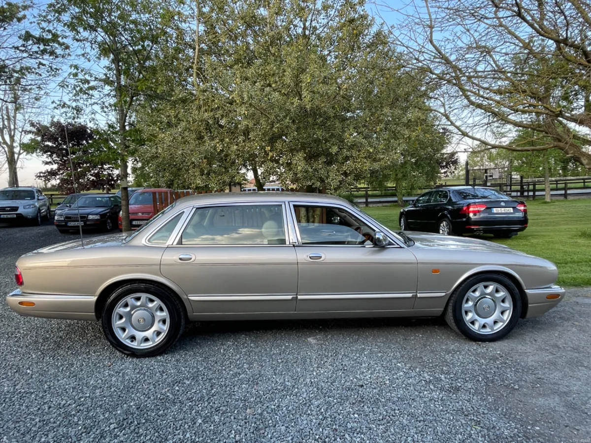 1998 Daimler Super V8 - Image 2