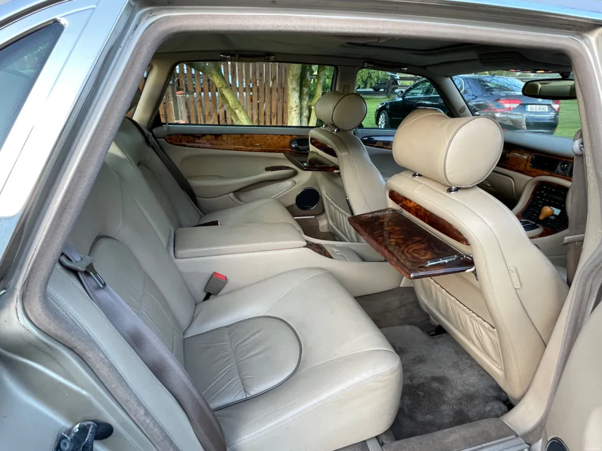1998 Daimler Super V8 - Image 4