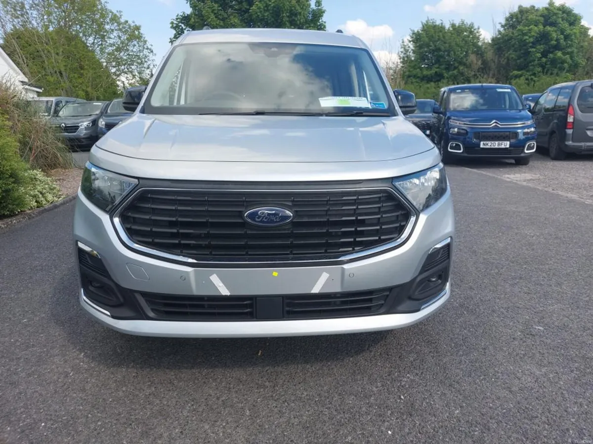 Wheelchair Accessible 7 Seat Taxi Spec - Image 2