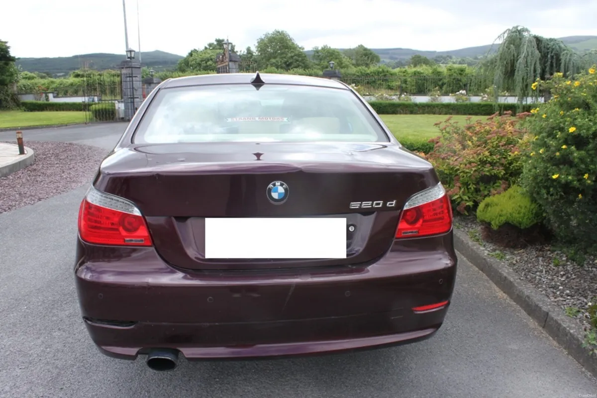 BMW 520D 2.0 Saloon LCI,  2009 - Image 2